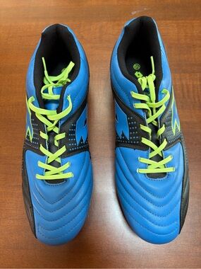 Men's soccer cleats in Blue with Lime Laces men’s size 10
